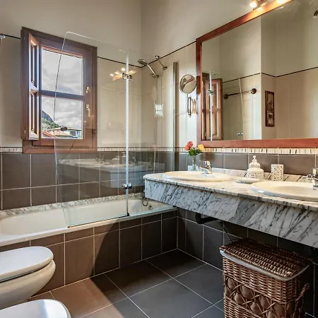 Casa Mariella En Linares, Ribadesella *